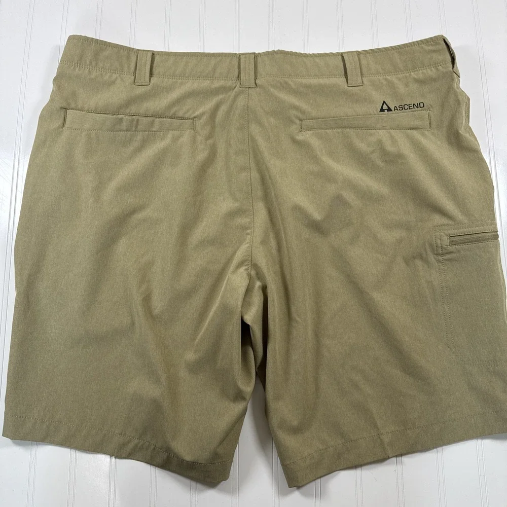 Ascend‎ Cargo Shorts Men's Size 42 Khaki Golf Preppy Summer Hiking Zip Pocket